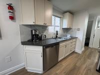 North Barrie !C Cozy and Spacious Private Bedroom with Shared Bathroom - Chambres d'hôtes Barrie