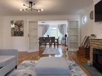 Modern 4BR House in Windsor, Parking and Garden - Bed and Breakfast Dorney