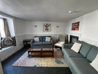 4BR Historic Townhouse for 6 Guests - B&B Penryn