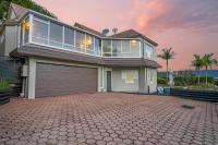 Spacious Mt Eden Oasis - Views, Parking, Air-Con - B&B Auckland