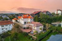 Spacious Mt Eden Oasis - Views, Parking, Air-Con - B&B Auckland