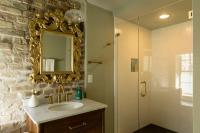 Historic B&B King Suite- Walk to King - B&B Charleston
