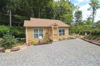 Shady Getaway Beautiful Modern near the Heart of Bryson City - B&B Bryson City