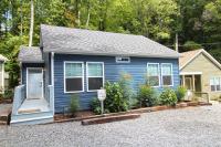 Sitting on the Rock Modern Creekside Cottage in Bryson City - Bed and Breakfast Bryson City