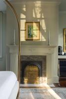 The Nicholas Veranda King Suite - Steps to King - B&B Charleston