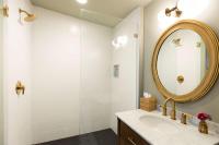 The Nicholas Veranda King Suite - Steps to King - B&B Charleston