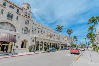 Summer Suite | Steps to Beach + Heated Pool - B&B Palm Beach