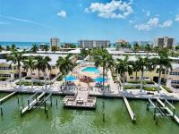 Indian Shores Beach Condo, Sleeps 4, Steps to Sand - B&B Clearwater Beach