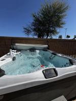 Luxury Room - Queen Bed, Pool & Fast Wi-Fi! - B&B Gilbert