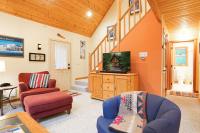 Nostalgic Mt Baker Cabin with King Bed in Snowline - B&B Deming