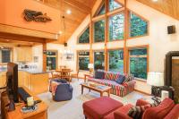 Nostalgic Mt Baker Cabin with King Bed in Snowline - B&B Deming