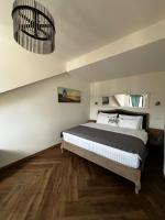 Luxusní apartmán 2kk, výhled do dvora, 10 min pláž - B&B Horní Planá