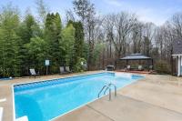 Poolside Paradise in the Heart of Charlotte - B&B Charlotte