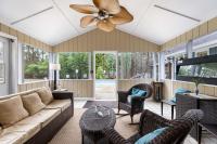 Poolside Paradise in the Heart of Charlotte - B&B Charlotte