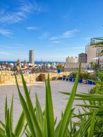 Villa Palmera Mediterranean House with Sea & Castle Views - Chambres d'hôtes Alicante