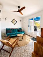 Villa Palmera Mediterranean House with Sea & Castle Views - Chambres d'hôtes Alicante