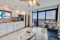 Beautiful Seaside retreat w pool & balcony view - Bed and Breakfast Myrtle Beach