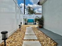 Airport & Stadium Hub with Coastal Vibes and Patio - Chambres d'hôtes Tampa