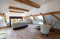 Deluxe 2-Bedroom Suite in Attic