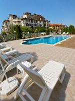 Модерен апартамент с балкон и басейн Свети Влас - B&B Saint Vlas