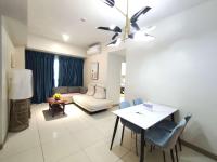 Spacious 2BR Apt with Sofa Beds, Free Pools & Gym Access near MOA, Okada & Airport - B&B Manila