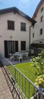 Bernina Express Apartment Il cuore di Lara e Stefy right in front of the train station, with garden and free parking - Chambres d'hôtes Tirano