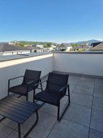 Nový byt Marhuľová s terasou a parkovaním - Chambres d'hôtes Trenčín
