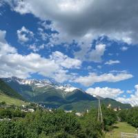 Guesthouse NENO Private Deluxe Room with View - Bed and Breakfast Mestia