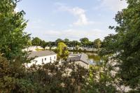 Cosy Caravan With Decking At Oaklands Holiday Park In Essex Ref 39042Cf - B&B Clacton-on-Sea