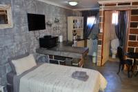 Deluxe Queen Suite