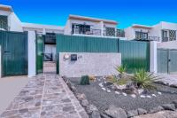 Casa Costa Esmeralda Plus - Pool and Relax By Lanzarote Vacation Homes - B&B Costa Teguise