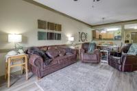 Mtn Views, Pool Access! Walkable Gem Near Parkway - Chambres d'hôtes Pigeon Forge