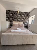 Cozy 2 BDR Apt TVs WiFi Free parking games - B&B Wolverhampton