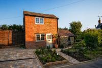 Cosy Cottage with Outdoor Bath in Northants - Chambres d'hôtes Long Buckby