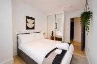 Modern Wembley Stadium Apartment, Coffee, WiFi & Near Station - B&B London