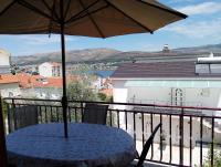 Apartment Lucky Star - 2 Bedroom, Sea View, Large Balcony, Free Parking, BBQ - Chambres d'hôtes Trogir