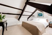 Old Malthouse 2 bedroom cottage in the heart of Padstow with parking - Chambres d'hôtes Padstow