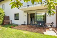 KMS Homes - Garden - NETFLIX - Modern - B&B Gunzburgo