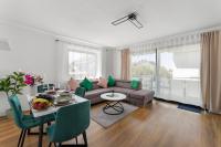 KMS Homes - balcony - NETFLIX - modern - Chambres d'hôtes Guntzbourg
