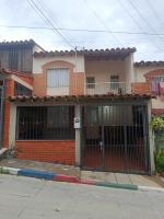 Casa Entre Hilos y Madera - B&B San Gil