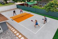 Home with Pickleball Court Private Gym Big Backyard - B&B Valrico