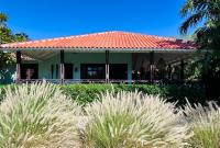 La Primera - Vrijstaande Villa direct aan het Strand en Golfbaan van Blue Bay resort Curaçao - B&B Dorp Sint Michiel