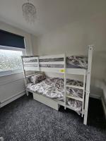 Family home for 6 people - fast wifi and free parking - Ferienwohnung Luton