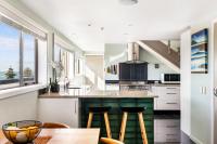 Sea and City Penthouse Suite - Napier CBD - B&B Napier City
