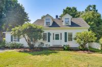 Serene Coastal Getaway: 2 Mi to Newport & Beaches - B&B Middletown
