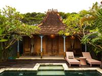 Joglo Villa with Private Pool - B&B Pesanggaran