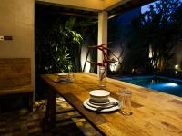 Joglo Villa with Private Pool - B&B Pesanggaran