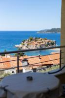 BMV room 2 with east island view - Bed and Breakfast Sveti Stefan