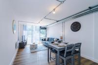Modern Studio Apartment with Sofa Bed by M6 J21 - B&B Warrington