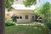 Lagonisi Garden Stay, 10min Walk to Beach - Chambres d'hôtes Kalývia Thorikoú